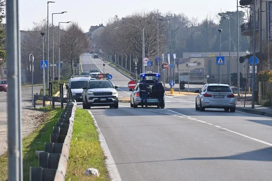 I rilievi dopo lo scontro tra i due ciclisti a Castenedolo