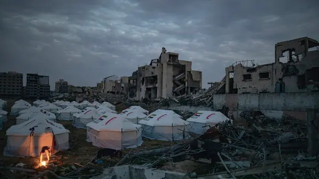 epa11873351 Palestinians set up a shelter camp next to their destroyed homes in Gaza City, 03 February 2025, amid a ceasefire between Israel and Hamas. Israel and Hamas implemented the first phase of a hostage release and ceasefire deal on 19 January 2025. More than 46,000 Palestinians have been killed in the Gaza Strip, according to the Palestinian Ministry of Health, since Israel launched a military campaign in the strip in response to a cross-border attack led by the Palestinian militant group Hamas on 07 October 2023, in which about 1,200 Israelis were killed and more than 250 taken hostage. EPA/HAITHAM IMAD