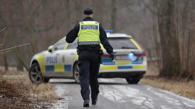 epa11874497 Police forces are deployed at Risbergska School in Orebro, Sweden, 04 February 2025. According to police, five people were shot at the school. EPA/Kicki Nilsson SWEDEN OUT