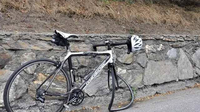 Un ragazzo di 13 anni è morto in un incidente stradale avvenuto a Quart. Il giovane a bordo di una bici si è scontrato frontalmente con un'auto, Aosta, 21 Settembre 2018. ANSA/THIERRY PRONESTI