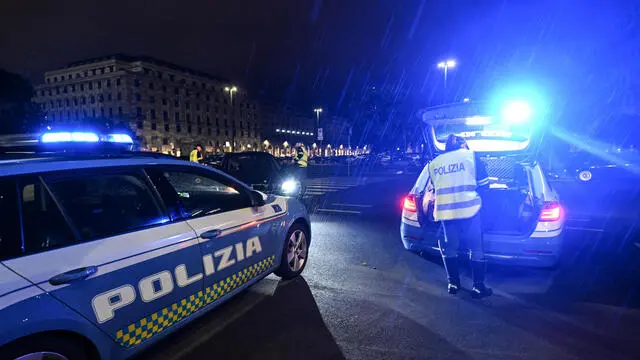 Controlli degli agenti della Polizia Stradale di Genova, dopo le novita' del Codice della Strada 2024. Genova, 19 dicembre 2024. ANSA/LUCA ZENNARO