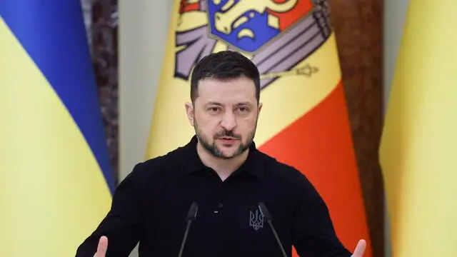 epa11851660 Ukraine's President Volodymyr Zelensky speaks during a press conference with his Moldovan counterpart following their meeting in Kyiv, Ukraine, 25 January 2025. Maia Sandu arrived in Kyiv to meet with top Ukrainian officials amid the Russian invasion. EPA/SERGEY DOLZHENKO