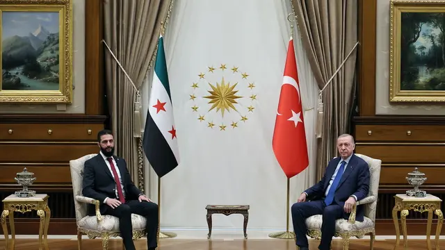 epa11874776 A handout photo made available by the Turkish Presidency Press Office shows Turkish President Recep Tayyip Erdogan (R) meeting with Syrian interim President Ahmed al-Sharaa (L) at the Presidential Palace in Ankara, Turkey, 04 February 2025. EPA/TURKISH PRESIDENT PRESS OFFICE HANDOUT HANDOUT HANDOUT EDITORIAL USE ONLY/NO SALESHANDOUT EDITORIAL USE ONLY/NO SALES