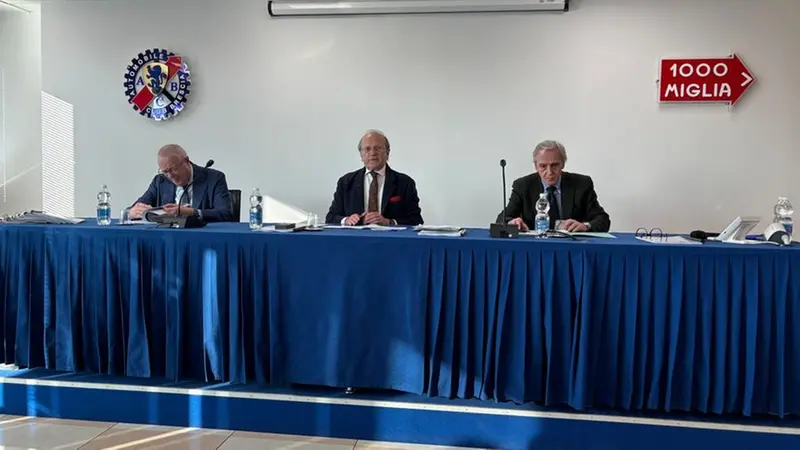 Giovanni Rizzardi, Aldo Bonomi e Pasquale Angelini in via Ferrari - © www.giornaledibrescia.it