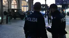 I controlli della Polizia in stazione - Foto Gabriele Strada/Neg © www.giornaledibrescia.it