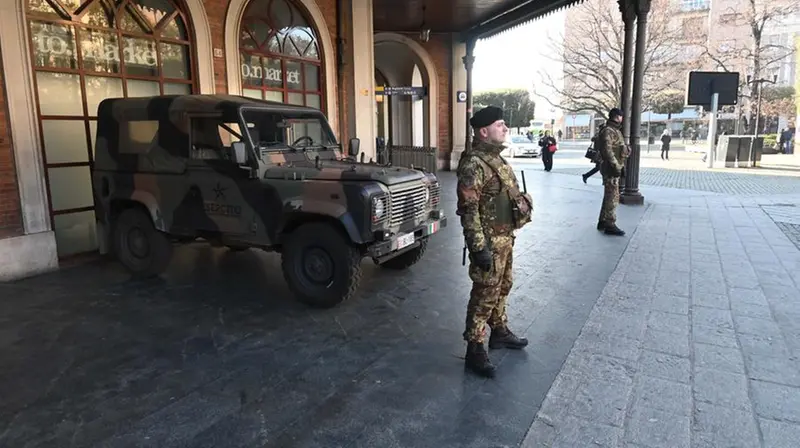 Il Defender del X Guastatori di Cremona - Foto Gabriele Strada/Neg © www.giornaledibrescia.it