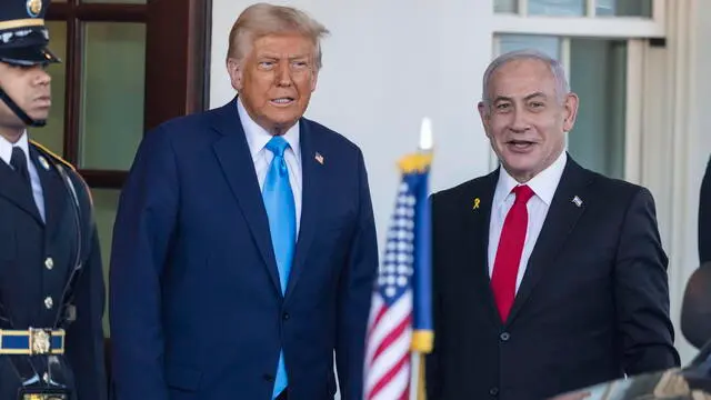 epa11875516 US President Donald Trump (L) greets Israeli Prime Minister Benjamin Netanyahu (R) as he arrives for a bilateral meeting with the president outside the West Wing of the White House in Washington, DC 04 February 2025. The two are expected to discuss plans for a cease-fire in Gaza. It is President Trump's first meeting at the White House with a world leader since he returned to the White House. EPA/JIM LO SCALZO