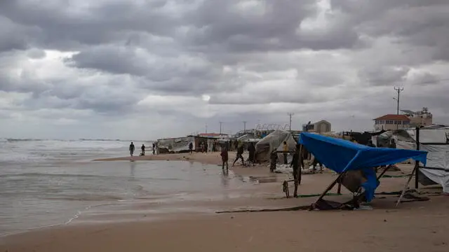 epa11739346 A general view of internally displaced Palestinian tents after sea water swept them away in the Al-Mawasi area, on the beach near Khan Yunis, southern Gaza Strip, 25 November 2024. According to the UN, at least 1.9 million people (or nine in ten people) across the Gaza Strip are internally displaced, including people who have been repeatedly displaced. Since October 2023, only about 11 percent of the Gaza Strip has not been placed under Israeli-issued evacuation orders, the UN aid coordination office OCHA said. EPA/HAITHAM IMAD