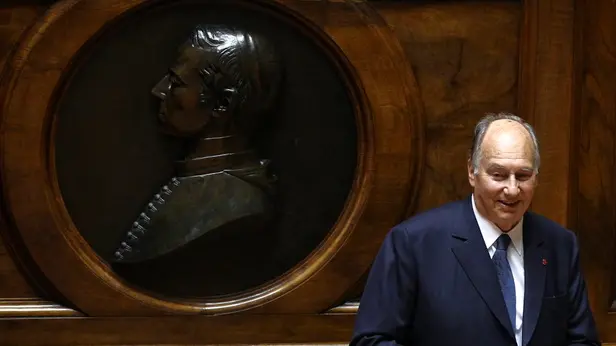 epa11876077 (FILE) The founder and president of the Aga Khan Network for Development, Prince Aga Khan after receiving the North-South Prize by Portuguese President Anibal Cavaco Silva (not pictured) during a ceremony at the Portuguese Parliament in Lisbon, Portugal, 12 June 2014 (reissued 05 February 2025). According to the Aga Khan Development Network Prince Karim al-Hussaini Aga Khan IV, spiritual leader of Ismaili Muslims, died in Lisbon, Portugal at age 88 on 04 February 2025. EPA/MARIO CRUZ *** Local Caption *** 51413297