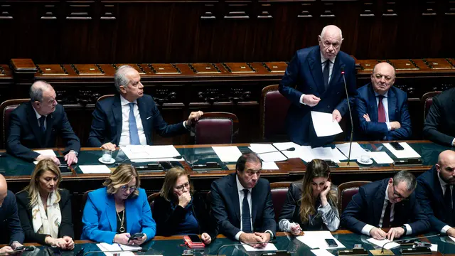 Il ministro della Giustizia Carlo Nordio con il ministro dell'Interno Matteo Piantedosi in aula alla Camera durante l'informativa urgente del Governo in merito alla richiesta di arresto della Corte penale internazionale e successiva espulsione del cittadino libico Najeem Osema Almasri Habish, Roma, 05 febbraio 2025. ANSA/ANGELO CARCONI