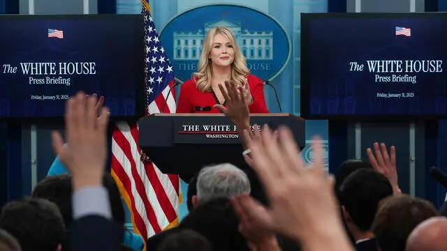 epa11866717 White House press secretary Karoline Leavitt holds a press briefing at the White House in Washington, DC, USA, 31 January 2025. Leavitt answered a number of questions about the fatal air collision, which took place on 29 January 2025 in Washington DC. EPA/WILL OLIVER