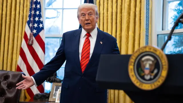 epa11877165 US President Donald Trump delivers remarks after Pam Bondi (not pictured) was sworn in as attorney general in the Oval Office at the White House in Washington, D.C., USA, 05 February 2025. EPA/FRANCIS CHUNG/POLITICO / POOL