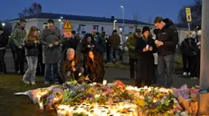 epa11877069 Mourners gather to place flowers and candles at a makeshift memorial following a shooting, outside the Risbergska School in Orebro, Sweden, 05 February 2025. According to police, at least 10 people were killed and several others were injured after a shooting at the Risbergska School on 04 February. EPA/ANDERS WIKLUND SWEDEN OUT