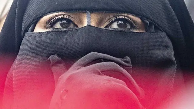 epa07764251 A protester wearing a niqab demonstrates against the burqa ban in The Hague, Netherlands, 09 August 2019. During the campaign, niqabs comparable to burqas were distributed. Dutch burqa ban came into force on 01 August 2019. The Netherlands joins a number of other European nations in implementing the controversial law. EPA/NIELS WENSTEDT