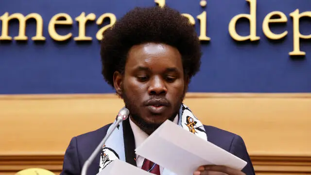 David Yambio, from South Sudan show letters addressed to Italian Prime Minister Giorgia Meloni and some ministers, during a press conference where he recounted his experience while detained in the Libyan prisons, Chamber of Deputies, Rome, 29 January 2025. ANSA/FABIO FRUSTACI