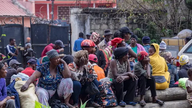 epa11873848 Displaced people seek refuge at the town hall of Kenscoff, Haiti, 03 February 2025. The metropolitan area of Port-au-Prince was paralyzed due to new threats from the leader of the 'Vivre Ensemble' (Live Together) gang coalition, Jimmy 'Barbecue' ChÃ©rizier, regarding possible attacks on several neighborhoods in the Haitian capital. EPA/Mentor David Lorens