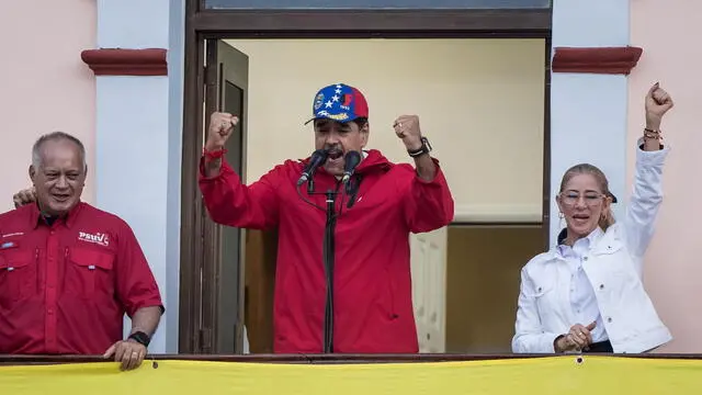 epa11848974 Venezuelan President Nicolas Maduro (C) speaks to supporters, alongside Venezuela's Minister of Interior, Justice, and Peace, Diosdado Cabello (L) and Venezuela's First Lady, Cilia Flores (R), at the Miraflores Palace in Caracas, Venezuela, 23 January 2025. Venezuela carried out military and police drills throughout the country in 'defense of the homeland' as part of the Bolivarian Shield 2025 exercise in response to 'threats' of invasion and potential external attacks, according to several authorities from Venezuela speaking to the state channel Venezolana de Television (VTV). EPA/MIGUEL GUTIERREZ