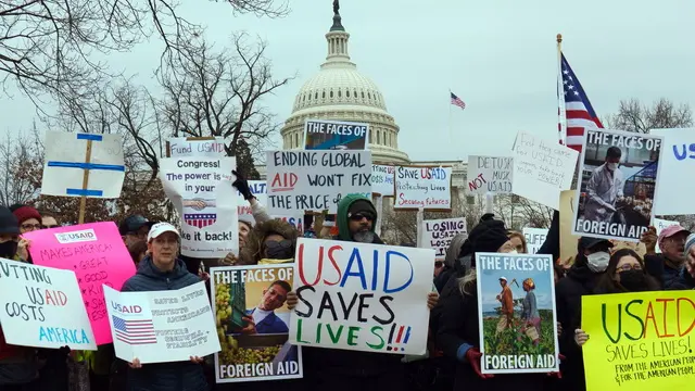 epa11877318 Protesters gather at a rally supporting the United States Agency for International Development (USAID), near the US Capitol, Washington, DC, USA, 05 February 2025. Employees and supporters of USAID gathered to protest the agency's closure, which could result in the cancellation of aid efforts, conflict prevention initiatives, and foreign policy activities worldwide. EPA/WILL OLIVER