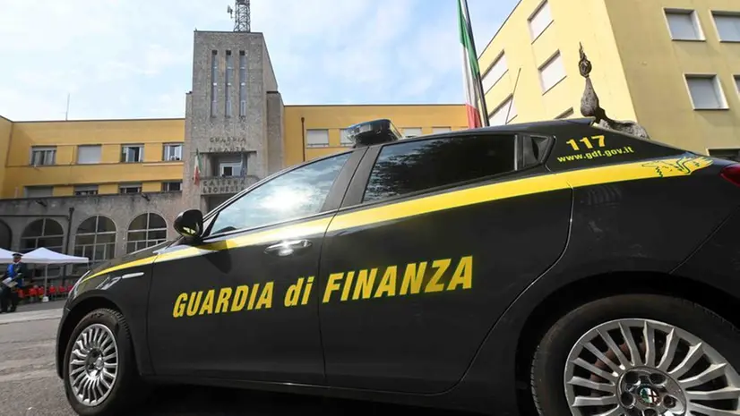 L'operazione della Guardia di Finanza - © www.giornaledibrescia.it