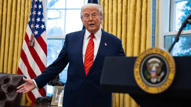 epa11877165 US President Donald Trump delivers remarks after Pam Bondi (not pictured) was sworn in as attorney general in the Oval Office at the White House in Washington, D.C., USA, 05 February 2025. EPA/FRANCIS CHUNG/POLITICO / POOL