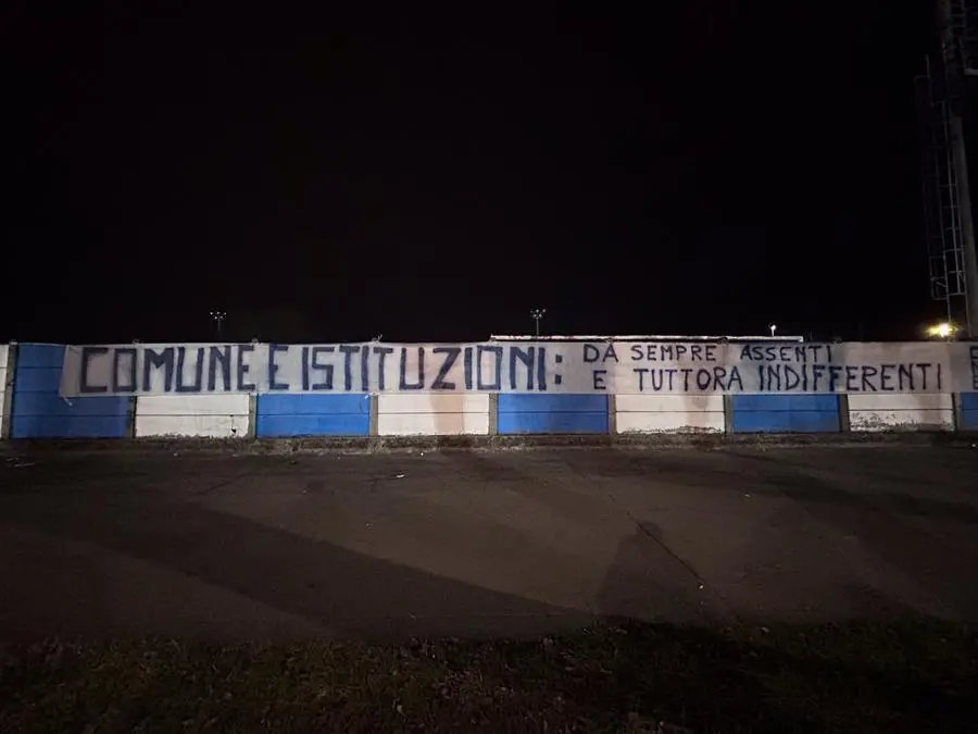 Sport Calcio Serie B Campionato Stadio Mario Rigamonti Brescia Calcio - Salernitana nella foto  striscione contestazione curva nord 07/02/2025 Comincini@newreporter