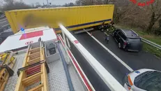 Il camion in mezzo all'autostrada