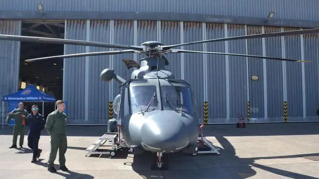 Un momento della cerimonia per i 100 anni dell'Aeronautica militare nella base di Decimomannu, Cagliari, 28 marzo 2023. ANSA / Fabrizio Fois