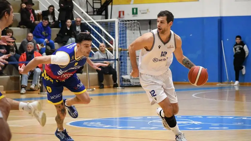 Il capitano di Iseo Mirko Gentili (a sinistra) e Matteo Motta della Gardonese