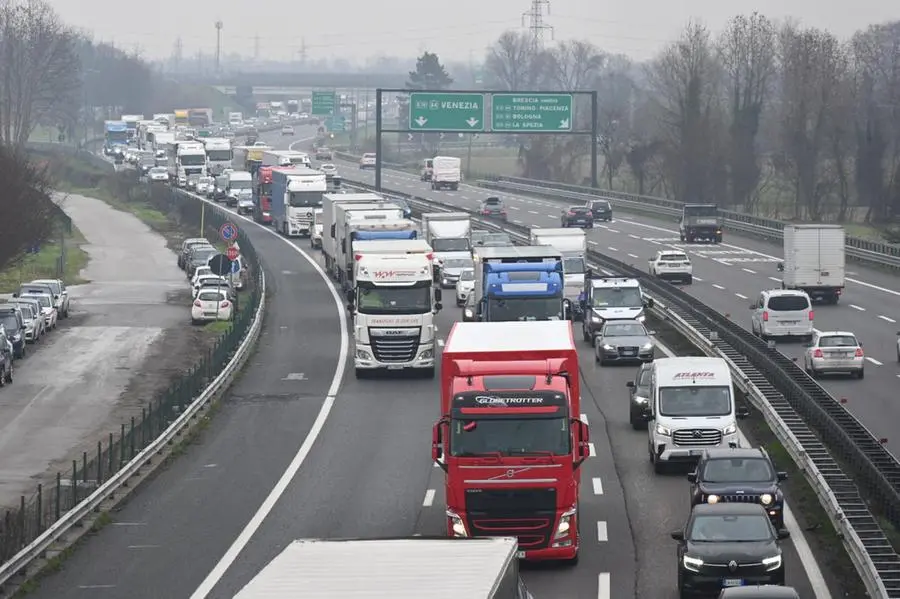 L'ingorgo di traffico dopo l'incidente in A4