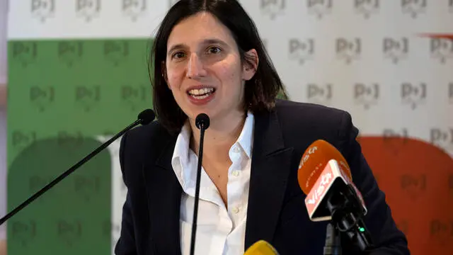 La segretaria del PD Elly Schlein, durante l’iniziativa “Appunti per la scuola di oggi e di domani” all’interno della sede del partito. Roma, 15 gennaio 2025 ANSA/MASSIMO PERCOSSI