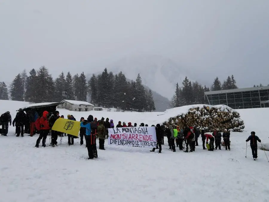 Ponte di Legno, la protesta contro le Olimpiadi invernali