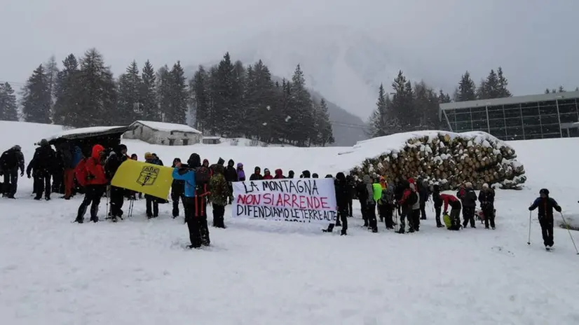 Ponte di Legno, la protesta contro le Olimpiadi invernali