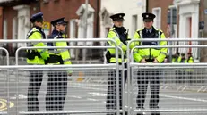 epa02734611 A group of police stand behind barriers erected to restrict access to the Garden of Remembrance in Dublin 15 May 2011 ahead of the historic visit by Britain's Queen Elizabeth II. The four day visit begins on 17 May amid a huge security operation. The Garden of Remembrance will be visited by the Queen during her stay. EPA/Enda Doran