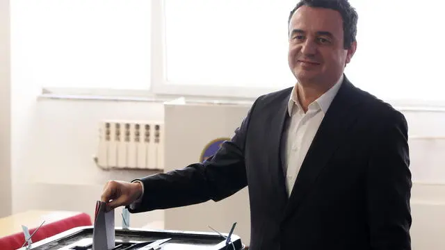 epa11884033 Incumbent Prime Minister and leader of 'Vetevendosje' party, Albin Kurti, casts his ballot during the parliamentary elections in Pristina, Kosovo, 09 February 2025. About two million voters are eligible to vote for the 120 seats in Kosovo's parliament, 20 of which are reserved for ethnic Serbs and other minorities. EPA/GEORGI LICOVSKI