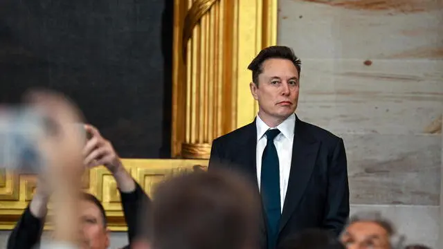 epa11838743 Elon Musk arrives before the inauguration of Donald Trump as the 47th president of the United States takes place inside the Capitol Rotunda of the U.S. Capitol building in Washington, D.C., USA, 20 January 2025. It is the 60th U.S. presidential inauguration and the second non-consecutive inauguration of Trump as U.S. president. EPA/KENNY HOLSTON / POOL