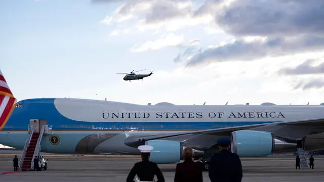 epa08951911 Marine One flies past Air Force One prior to a farewell ceremony at Joint Base Andrews, Maryland, USA, 20 January 2021. US President Donald J. Trump is not attending the Inaugration ceremony of President-elect Joe Biden. Biden won the 03 November 2020 election to become the 46th President of the United States of America. EPA/Stefani Reynolds / POOL