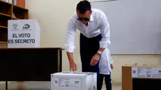 epa11884443 The president of Ecuador, Daniel Noboa, casts his vote at a polling station, in Olon, Ecuador, 09 February 2025. The general voting for the presidential and legislative elections in Ecuador began with more than 13.7 million voters called to the polls to elect their authorities for the period 2025-2029, with the current president, Daniel Noboa, and the candidate from the Correismo movement, Luis Gonzalez, as the favorites for the presidency. EPA/Carlos Duran Araujo