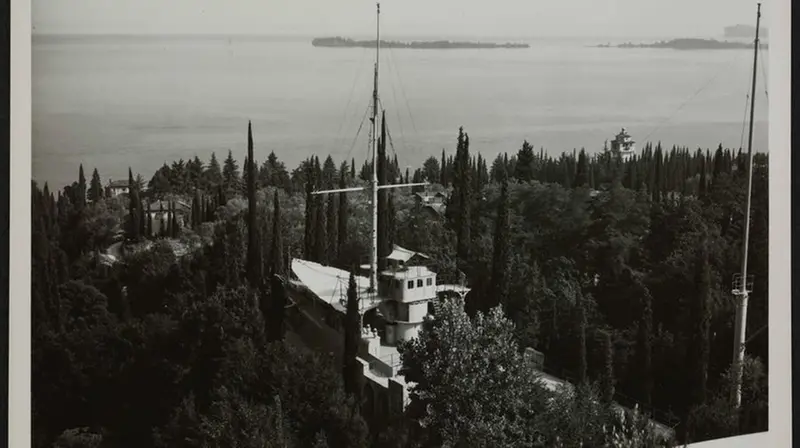 Una foto d'archivio della Nave Puglia