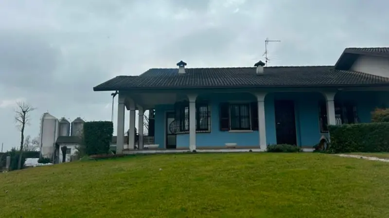 La villa di Ghedi in cui le vittime sono state faccia a faccia con una pistola