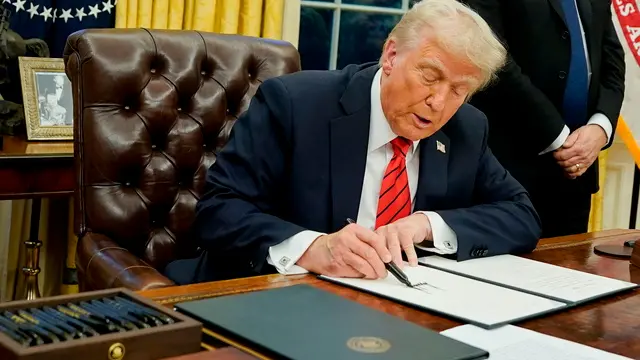 epa11887120 US President Donald Trump signs an executive order in the Oval Office of the White House in Washington, DC, USA, on 10 February 2025. Trump plans to impose 25% tariffs on all US imports of steel and aluminum, broadening his trade restrictions to some of the countryâ€™s top trading partners and seeking to protect domestic industries that helped him win battleground states last year. EPA/ALEXANDER DRAGO / POOL