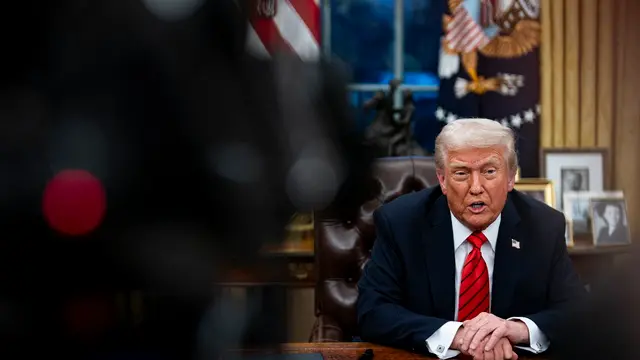 epa11887151 US President Donald Trump speaks during an executive order signing in the Oval Office of the White House in Washington, DC, USA, on 10 February 2025. Trump ordered a 25% tariff on steel and aluminum imports EPA/AL DRAGO / POOL