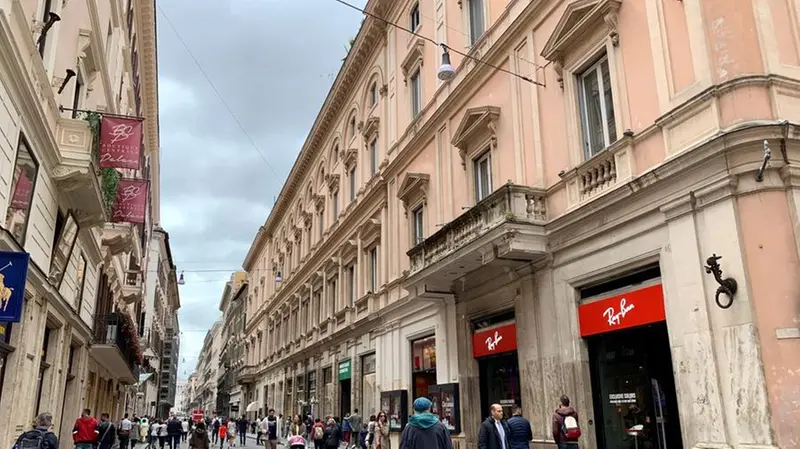 Niccolò Fabi in “Il negozio di antiquariato” cita Via del Corso