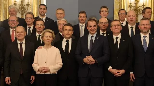 epa11886935 (L-R) German Chancellor Olaf Scholz, European Commission President Ursula von der Leyen, French President Emmanuel Macron, Greek Prime Minister Kyriakos Mitsotakis, and other European leaders pose for a group photo during a meeting as part of the Artificial Intelligence (AI) Action Summit at the Elysee in Paris, France, 10 February 2025. The summit takes place from 10 to 11 February. EPA/TERESA SUAREZ / POOL