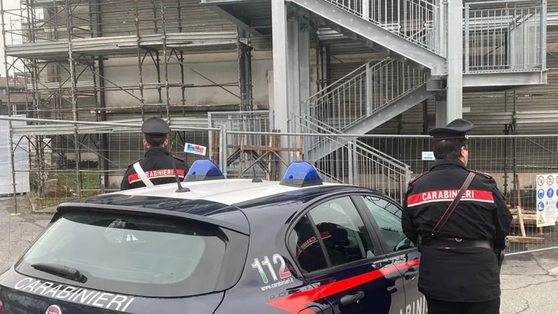 I carabinieri nel cantiere teatro del furto