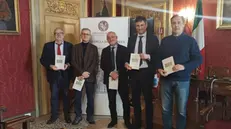 Alcuni rappresentanti delle associazioni che hanno organizzato i premi © www.giornaledibrescia.it