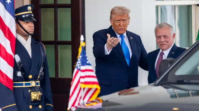epa11888699 US President Donald J. Trump (C) greets Jordan's King Abdullah II (R) as he arriv for meetings at the White House in Washington, DC, USA, 11 February 2025. President Trump is expected to talk to King Abdullah to take in Palestinians from Gaza. EPA/SHAWN THEW