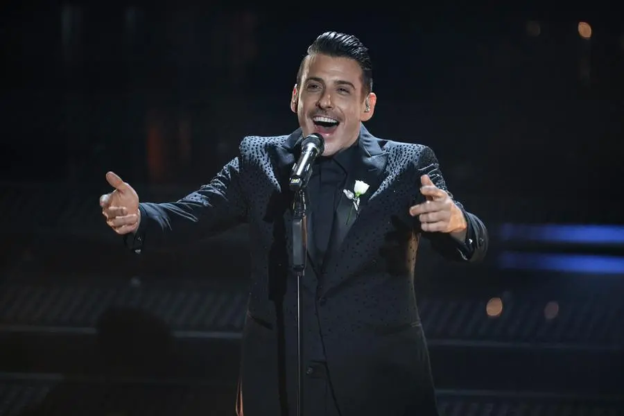 Sanremo 2025, prima serata: l'esibizione di Francesco Gabbani