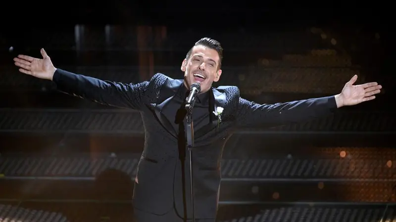 Sanremo 2025, prima serata: l'esibizione di Francesco Gabbani