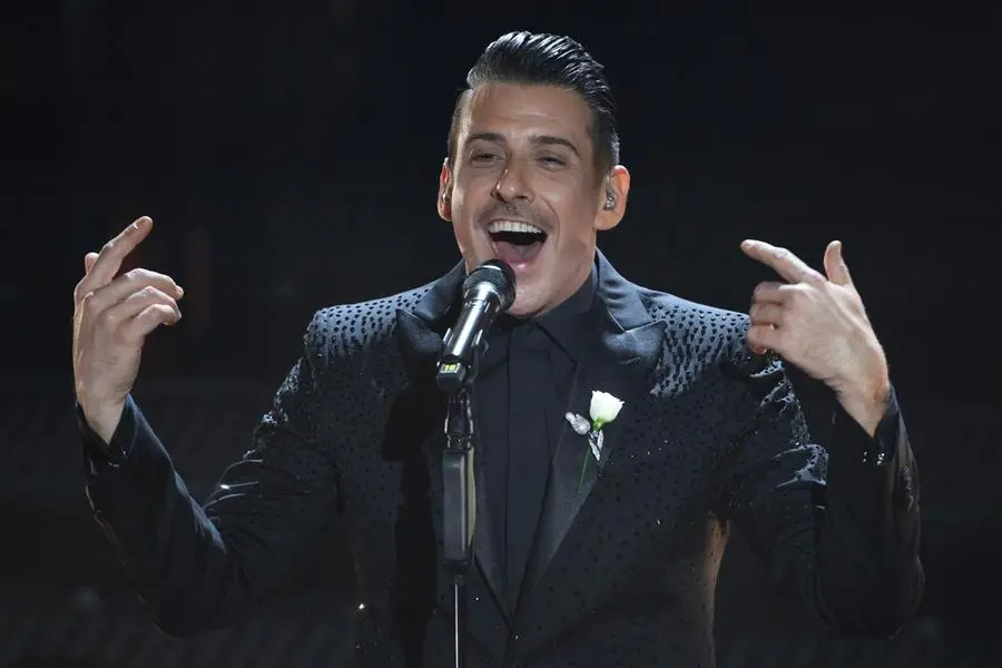 Sanremo 2025, prima serata: l'esibizione di Francesco Gabbani