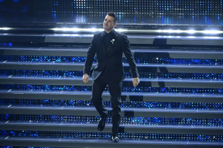 Sanremo 2025, prima serata: l'esibizione di Francesco Gabbani